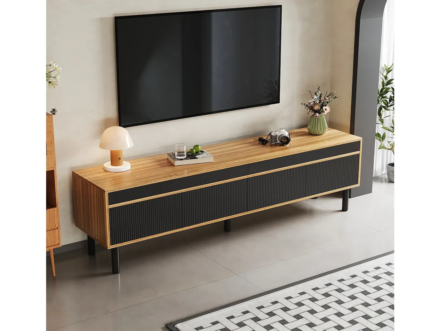 Móvel De Tv* Móvel para TV em madeira e , modelo baixo com 4 portas, ideal para hall de entrada e quarto, 170x38x47,7cm Preto
